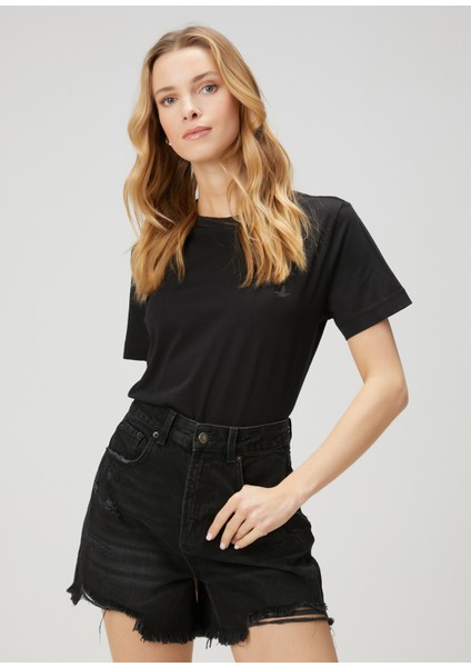 Siyah Logo Detaylı Basic T-Shirt indirimleri