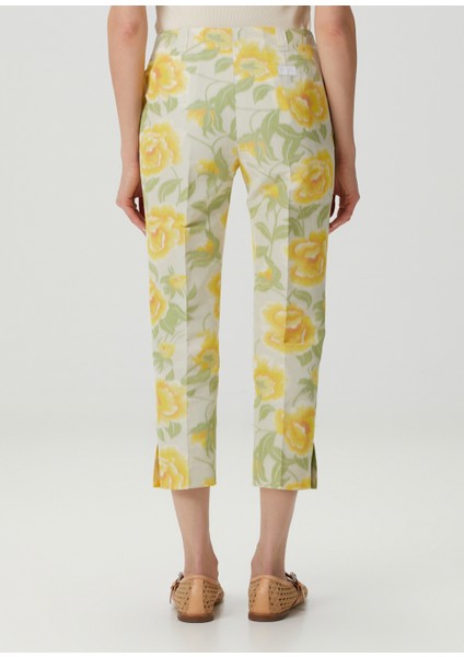Beyaz Çiçek Desenli Cropped Pantolon fırsatları