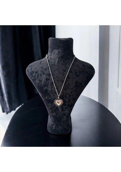 Gümüş Renk Kadın Güneş Şeklinde Kalp Kolye