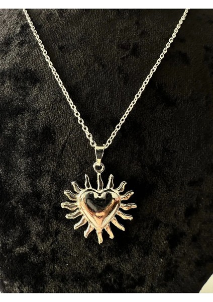 Gümüş Renk Kadın Güneş Şeklinde Kalp Kolye fiyatları
