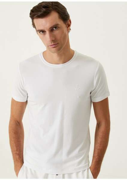 Beyaz Logo Detaylı T-Shirt fiyatları