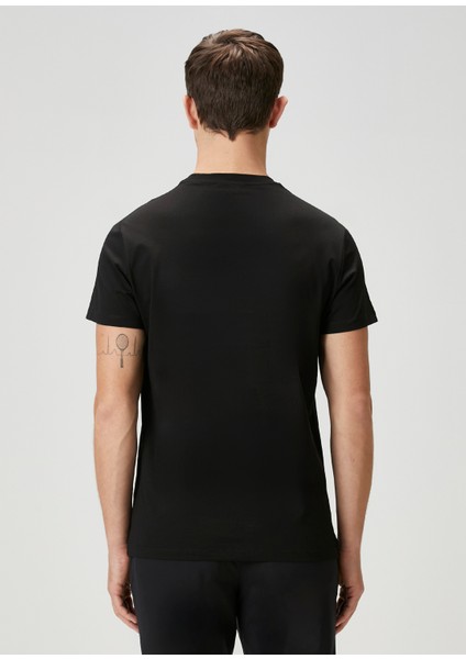 Siyah Logo Detaylı T-Shirt fırsatları