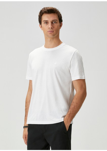 Relax Fit Beyaz Tshirt fırsatları