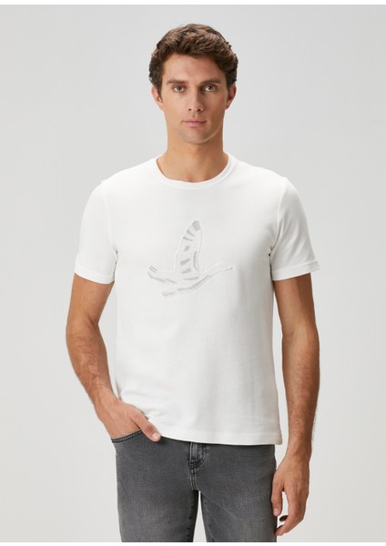 Kırık Beyaz Kabartmalı Logo Baskılı T-Shirt