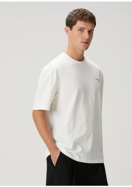 Beyaz Awards Logo Baskılı T-Shirt fırsatları