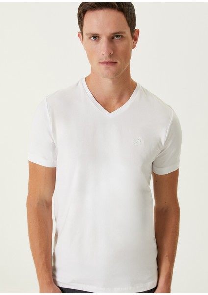 Beyaz V Yaka T-Shirt fiyatları
