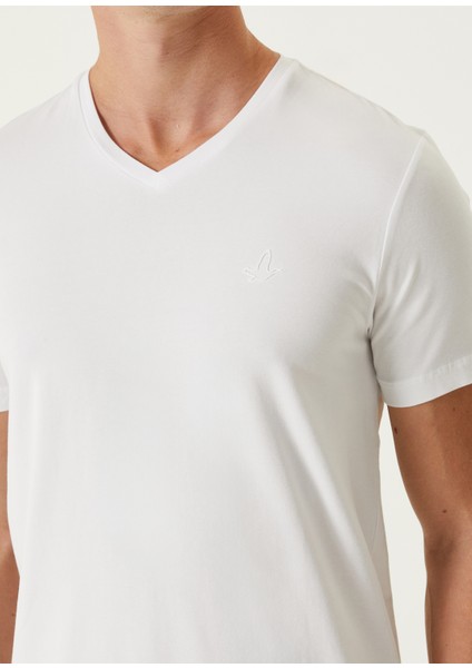 Beyaz V Yaka T-Shirt indirimleri