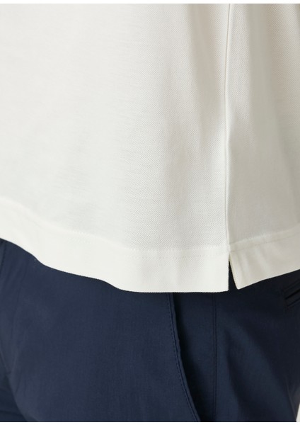 Beyaz Kol Ucu Şerit Detaylı T-Shirt