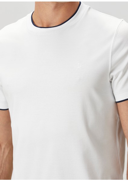 Beyaz Kontrast Garni Detaylı T-Shirt