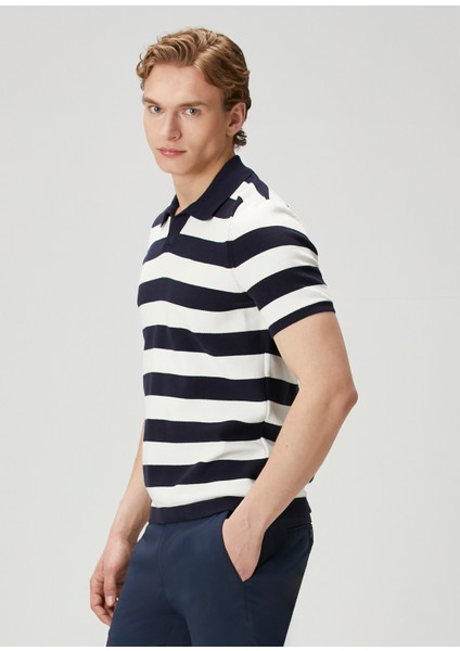 Lacivert Beyaz Polo Yaka T-Shirt fırsatları