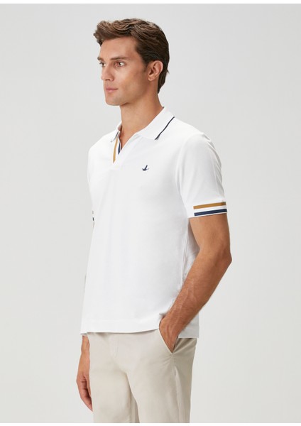 Beyaz Şerit Detaylı Polo T-Shirt fırsatları