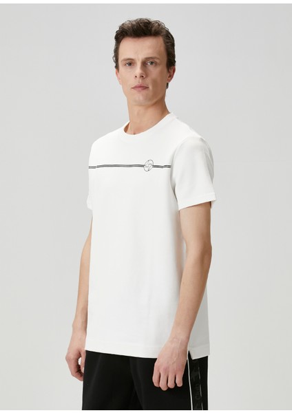 Beyaz Şerit Kaz Baskılı T-Shirt fırsatları