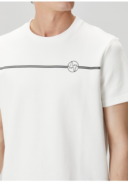 Beyaz Şerit Kaz Baskılı T-Shirt
