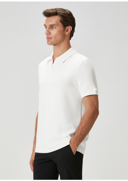 Kırık Beyaz Polo Yaka T-Shirt fırsatları