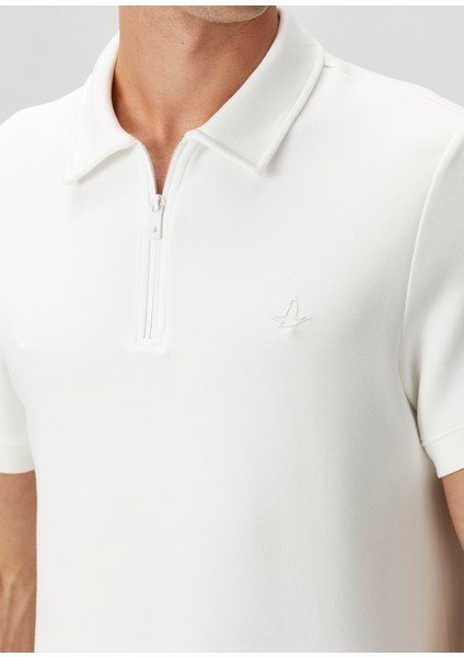 Kırık Beyaz Polo Yaka T-Shirt