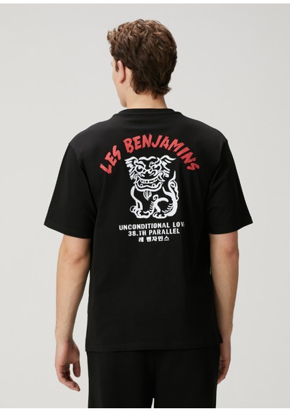 Relaxed Siyah Figür Baskılı T-Shirt fırsatları