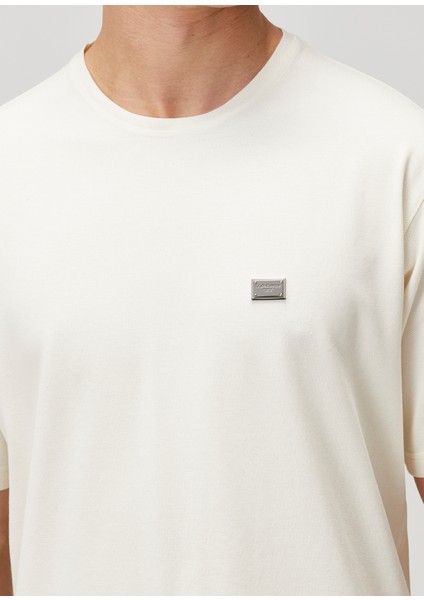 Kırık Beyaz Logo Detaylı T-Shirt indirimleri
