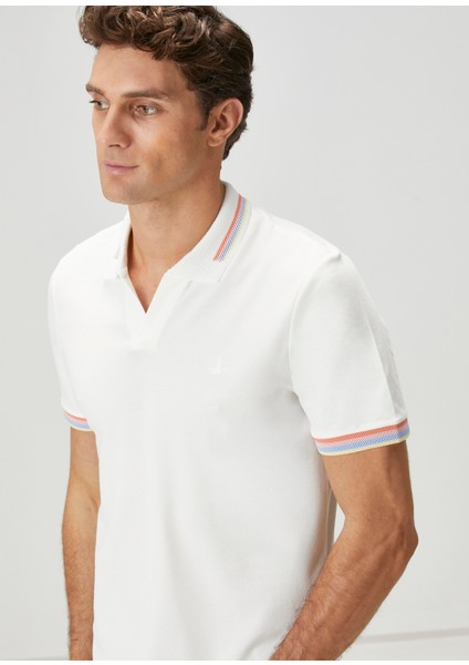 Kırık Beyaz Polo Yaka T-Shirt