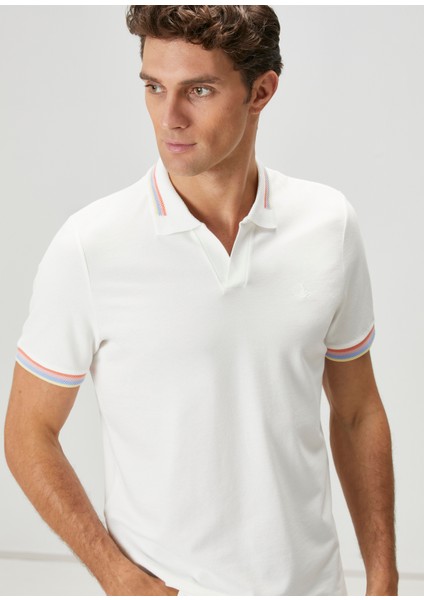 Kırık Beyaz Polo Yaka T-Shirt fırsatları