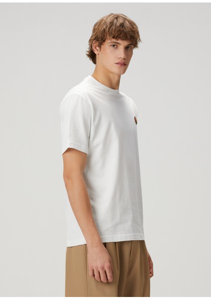Pop Kırık Beyaz Logo Nakışlı T-Shirt modelleri