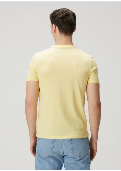 Sarı Logo Nakışlı T-Shirt fırsatları