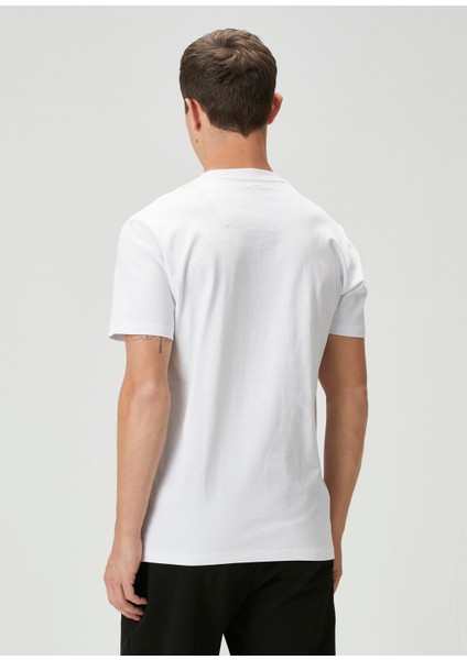 Beyaz Logo Patchli T-Shirt fırsatları