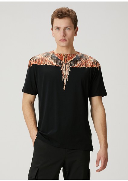 Turuncu Siyah Yakası Kanat Baskılı T-Shirt