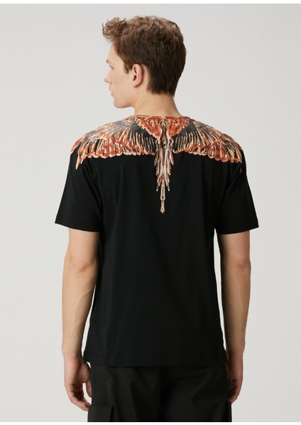 Turuncu Siyah Yakası Kanat Baskılı T-Shirt fırsatları