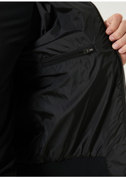 Essential Siyah Logo Detaylı Ceket