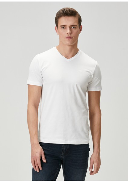 Beyaz V Yaka T-Shirt