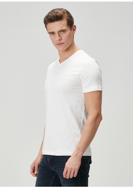 Beyaz V Yaka T-Shirt fırsatları