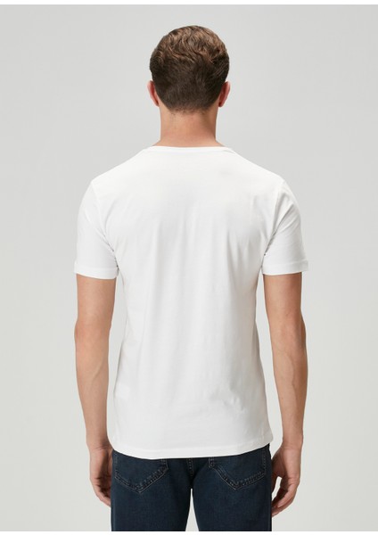 Beyaz V Yaka T-Shirt indirimleri