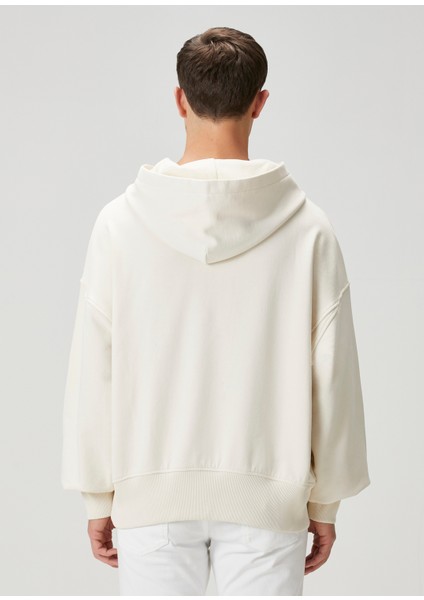 Kırık Beyaz Kapüşonlu Logo Detaylı Sweatshirt fırsatları