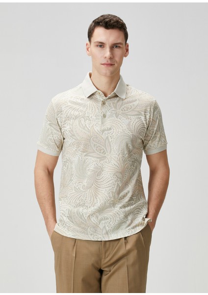Kırık Beyaz Polo Yaka Çiçek Desenli T-Shirt