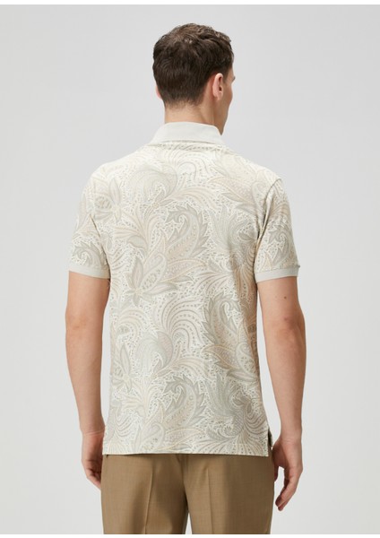 Kırık Beyaz Polo Yaka Çiçek Desenli T-Shirt fırsatları