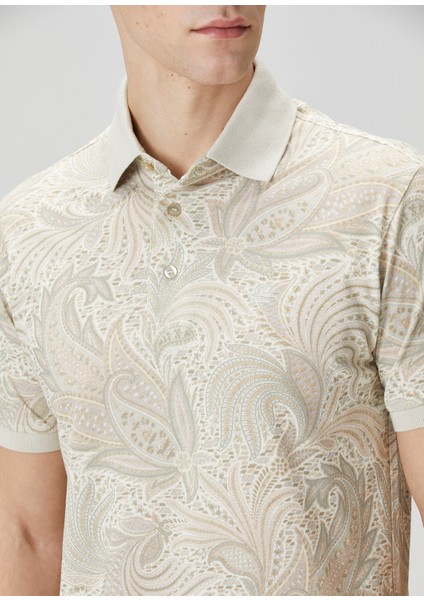 Kırık Beyaz Polo Yaka Çiçek Desenli T-Shirt indirimleri