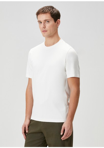 Beyaz Basic T-Shirt modelleri
