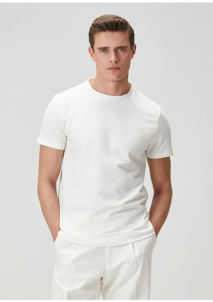 Relax Fit Kırık Beyaz T-Shirt