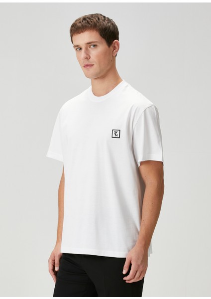 Beyaz Logo Detaylı T-Shirt modelleri