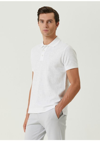 Comfort Fit Beyaz Polo Yaka Köpük Dokulu T-Shirt fırsatları