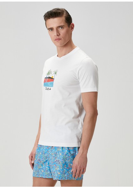 Beyaz Baskı Detaylı T-Shirt fırsatları