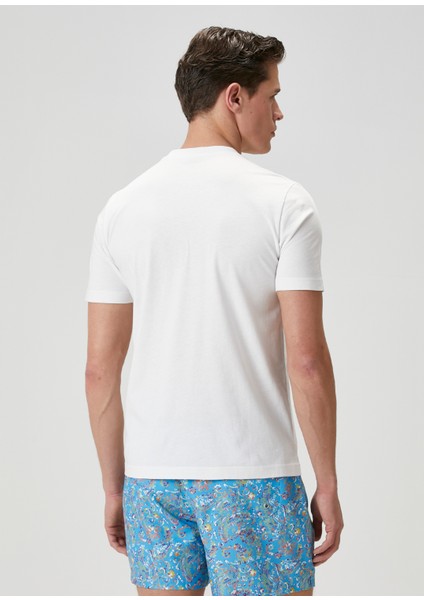 Beyaz Baskı Detaylı T-Shirt indirimleri