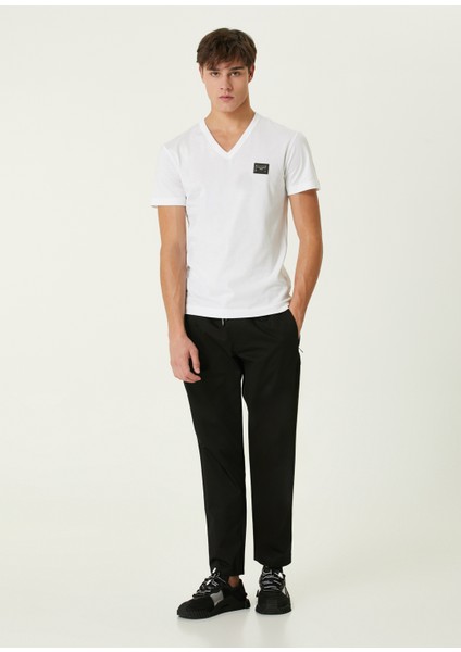Beyaz V Yaka Logo Detaylı T-Shirt fiyatları