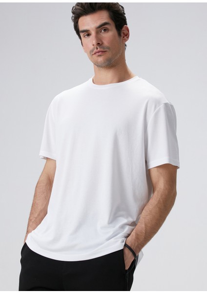 Comfort Fit. Crew Neck, Short Sleeve, Combed, Basi