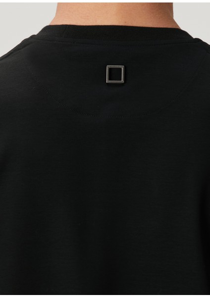 Siyah Logo Detaylı T-Shirt