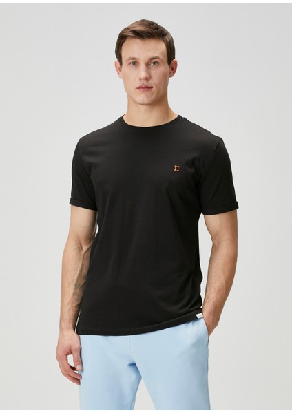 Siyah Logo Nakışlı T-Shirt