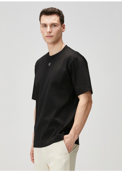 Siyah Logo Detaylı T-Shirt modelleri