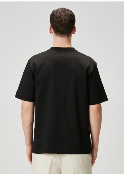 Siyah Logo Detaylı T-Shirt fırsatları