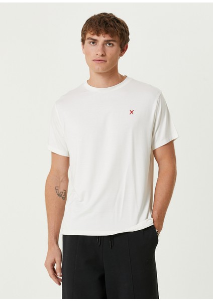Your *itch Beyaz Kısa Kollu Nakış Detaylı Erkek T-Shirt