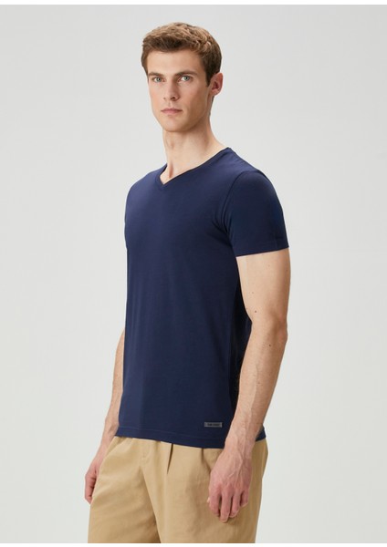 Lacivert V Yaka Basic T-Shirt